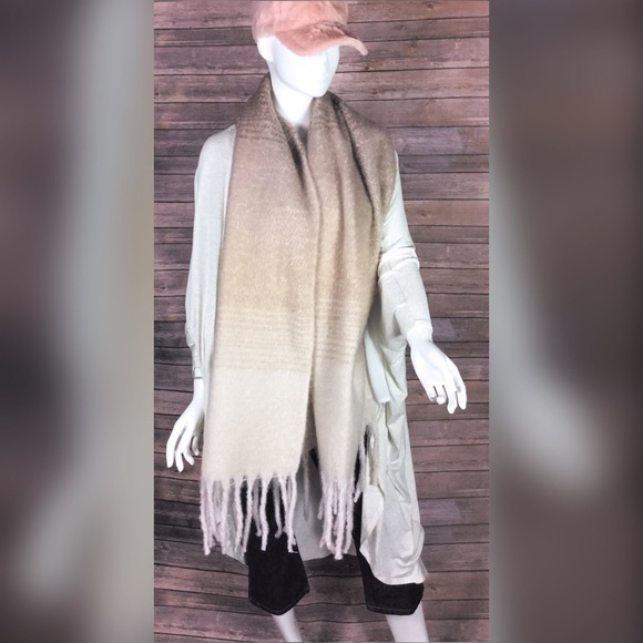 Oversized chunky knit soft cozy scarf wrap NWT - Picture 4 of 5
